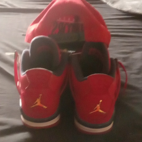 NIKE JORDAN 4 Retro red and touches of white&blue. - Picture 10 of 12